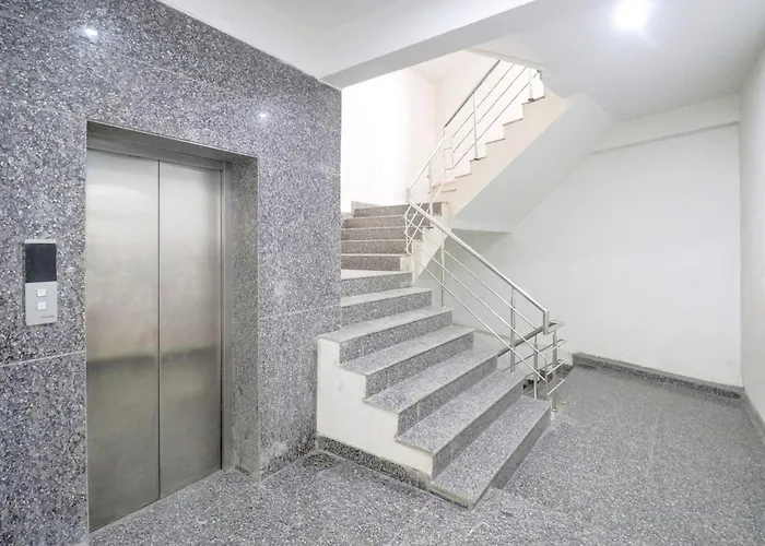 Collection O Mahavir Enclave Near Dashrath Puri Metro Station New Delhi